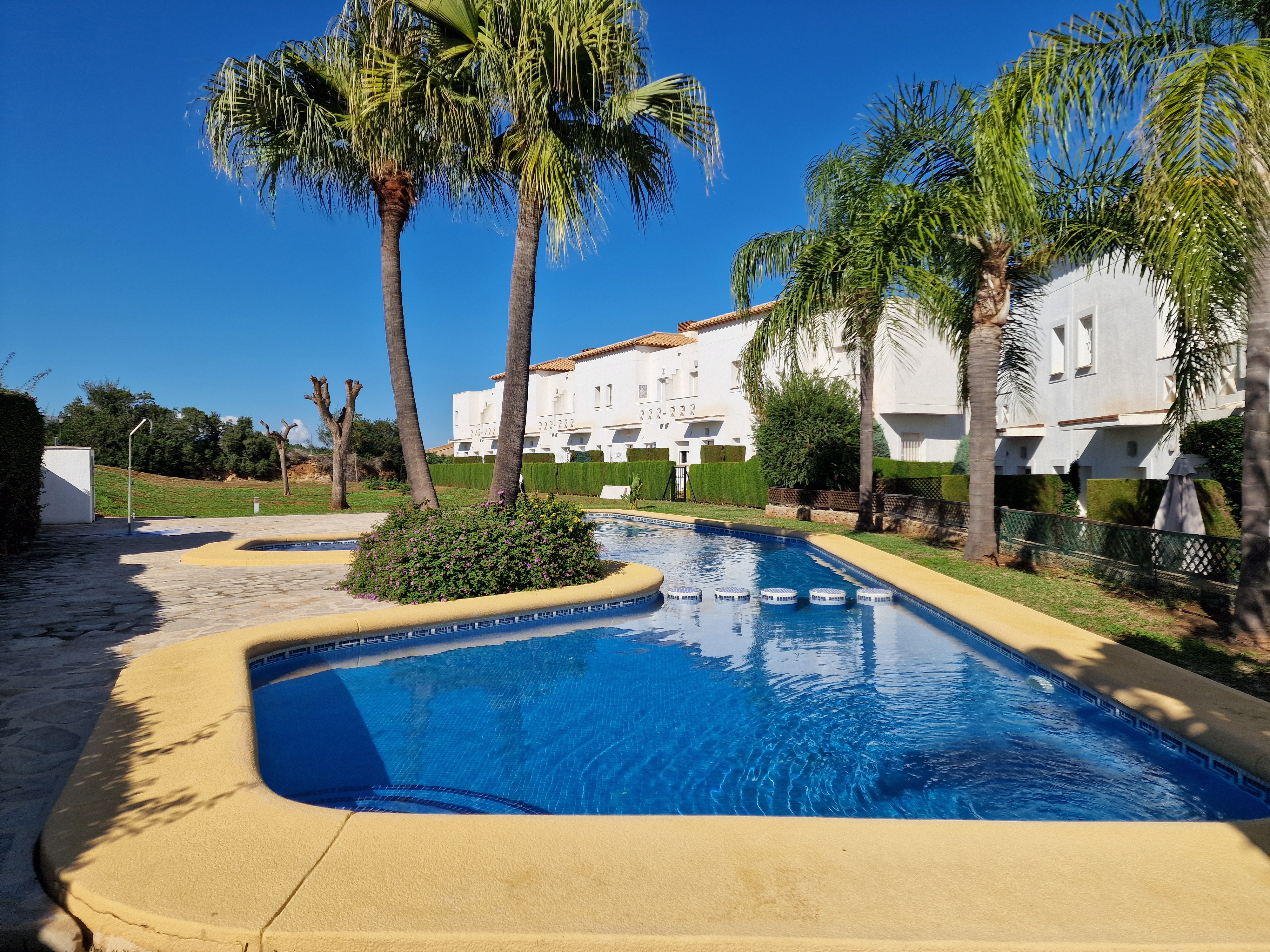 30-1109739a, Charming 3-Bedroom Townhouse with a Sea View, Golf Course Views and large Private Garden