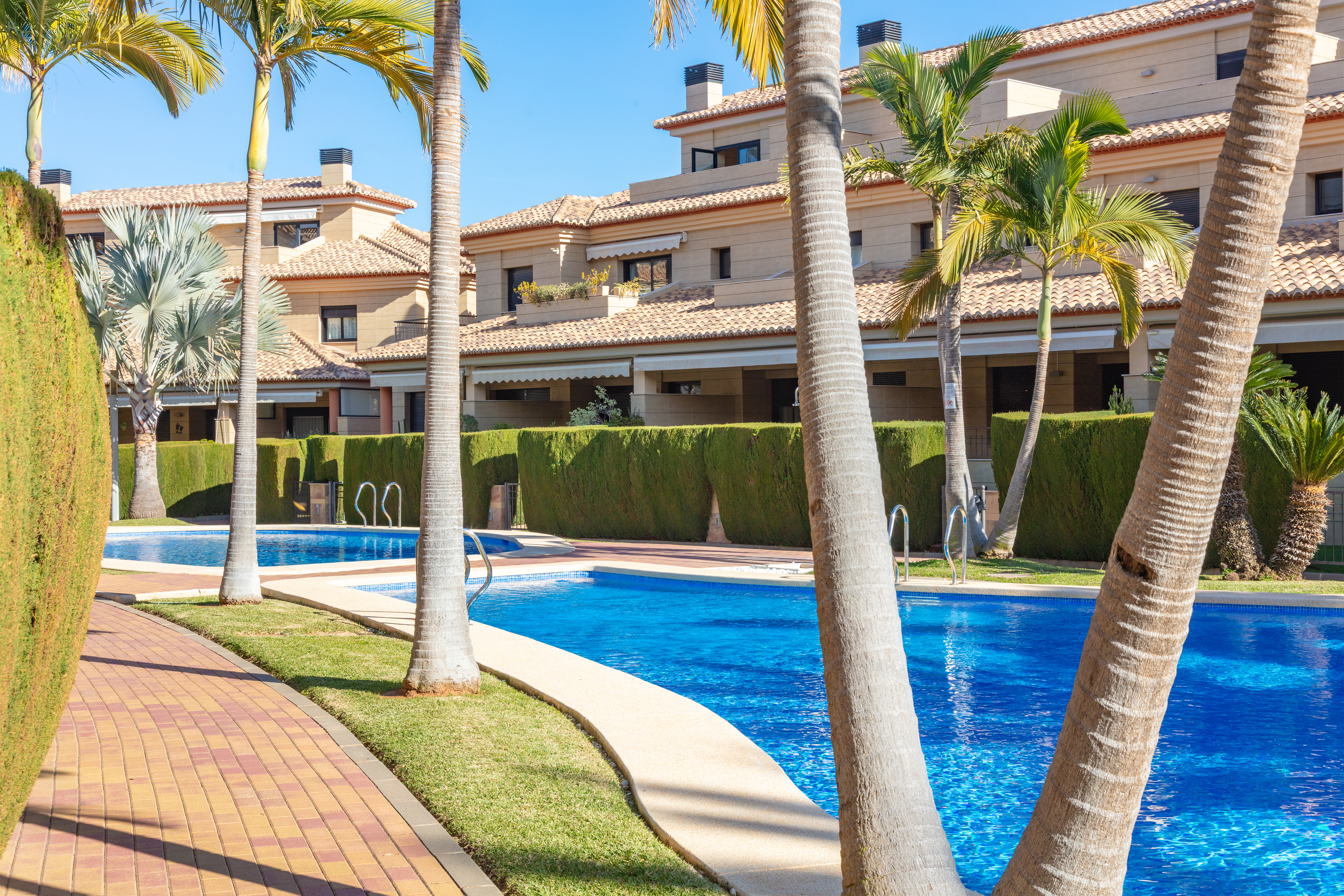 33-1110151, Jardines Residence